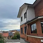 ROSALES Apartamento y jardín