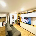 ROSALES Apartamento y jardín