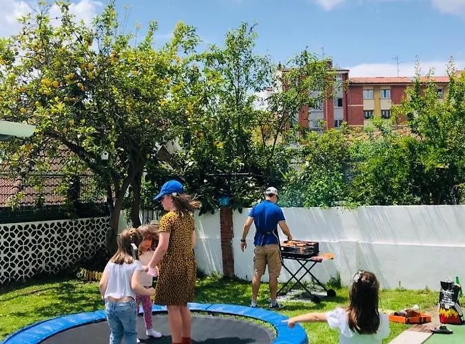 ROSALES Apartamento y jardín